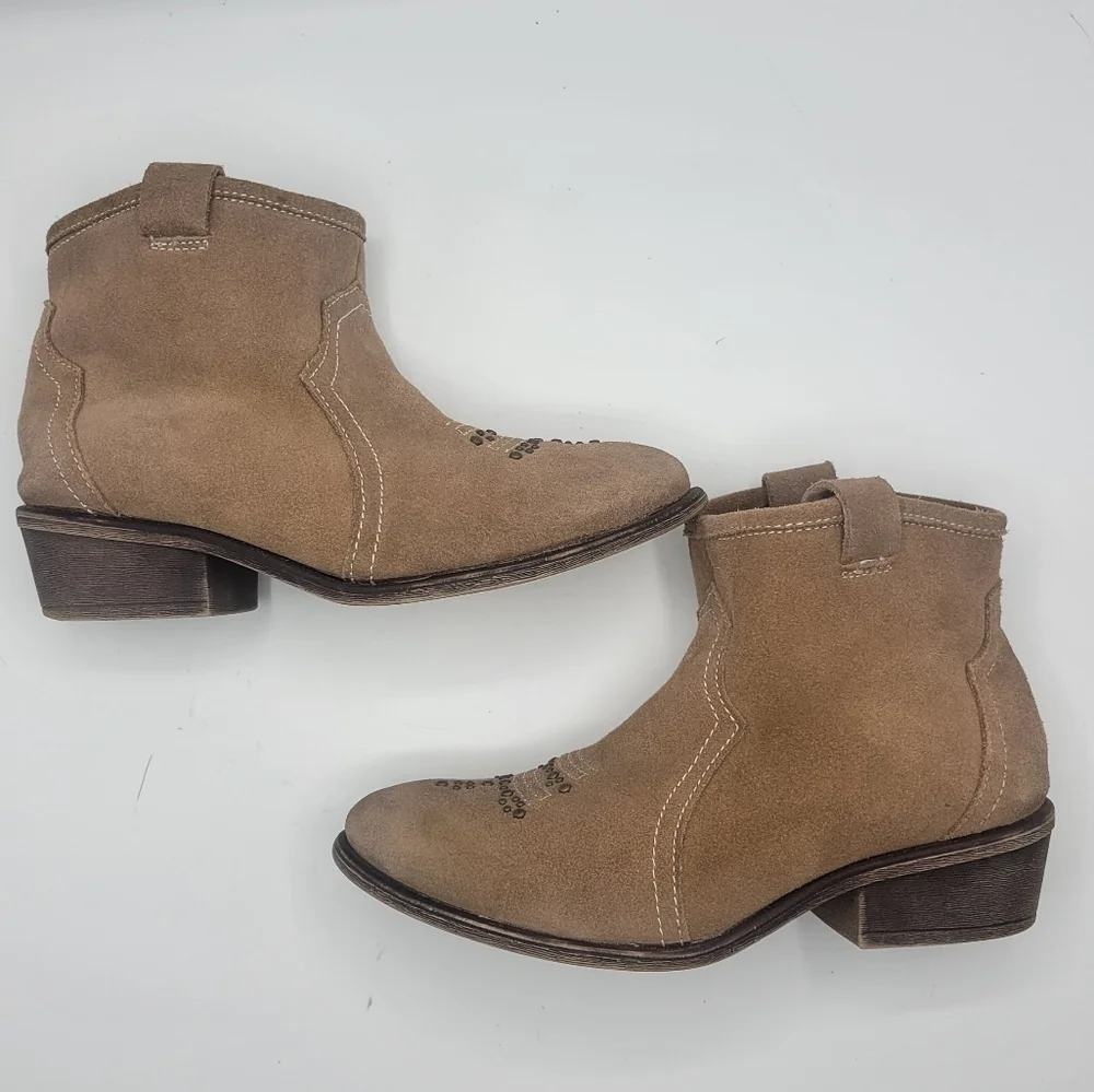 Charles by Charles David western style boots size 6 1/2